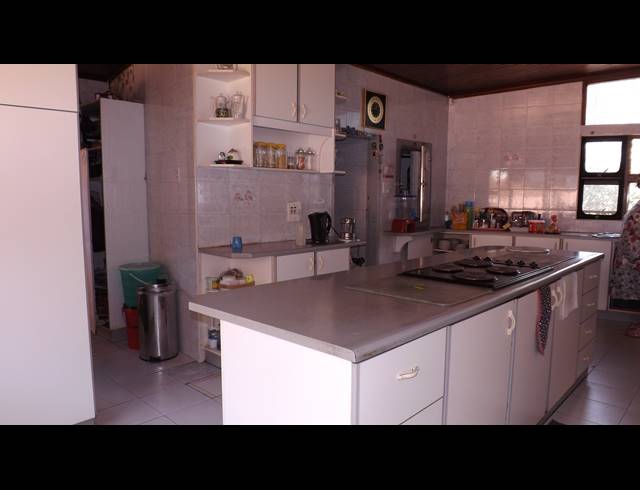 6 BEDROOM HOUSE FOR SALE IN MEREWENT